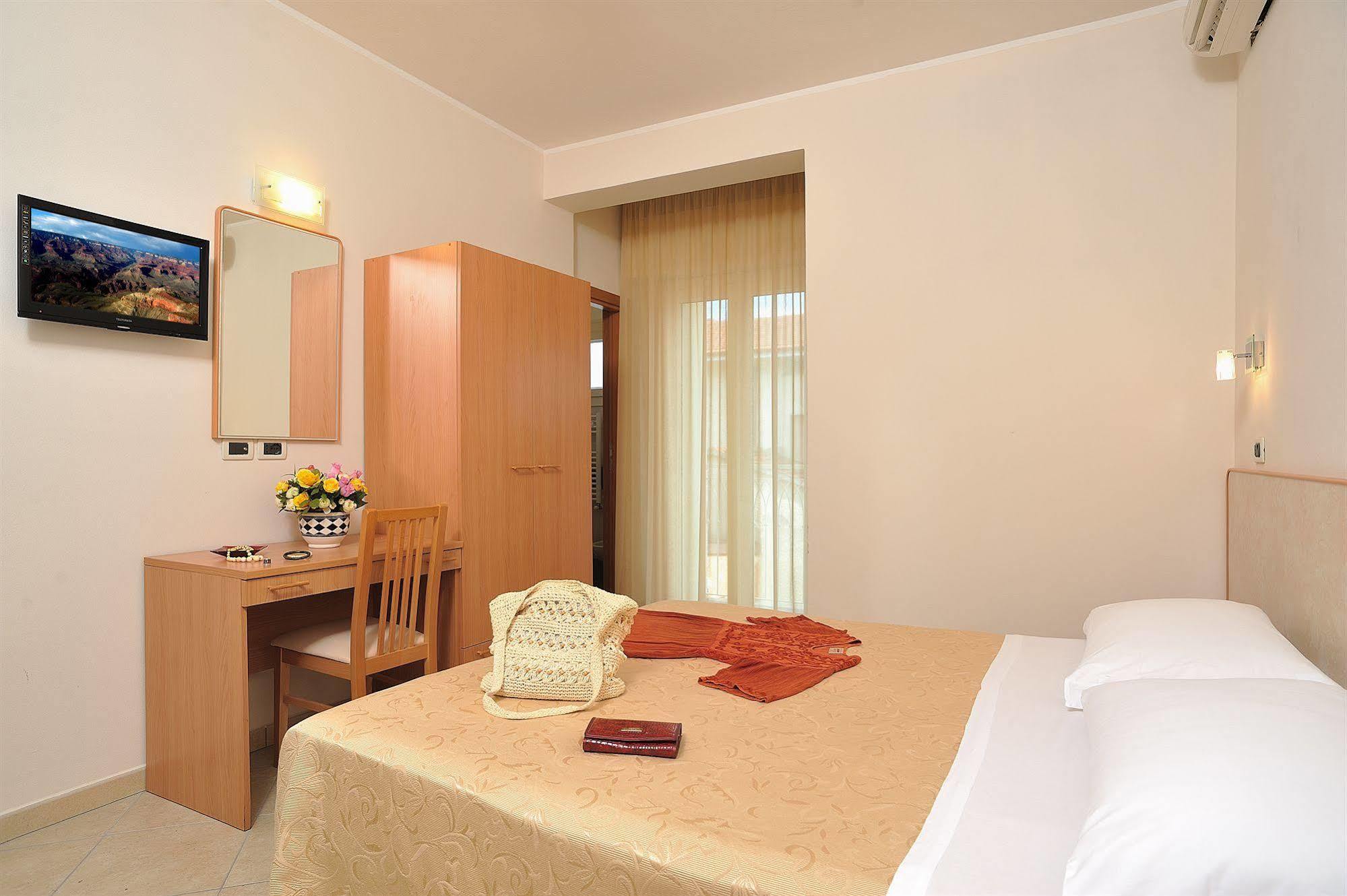 Hotel Favorita Cesenatico Buitenkant foto