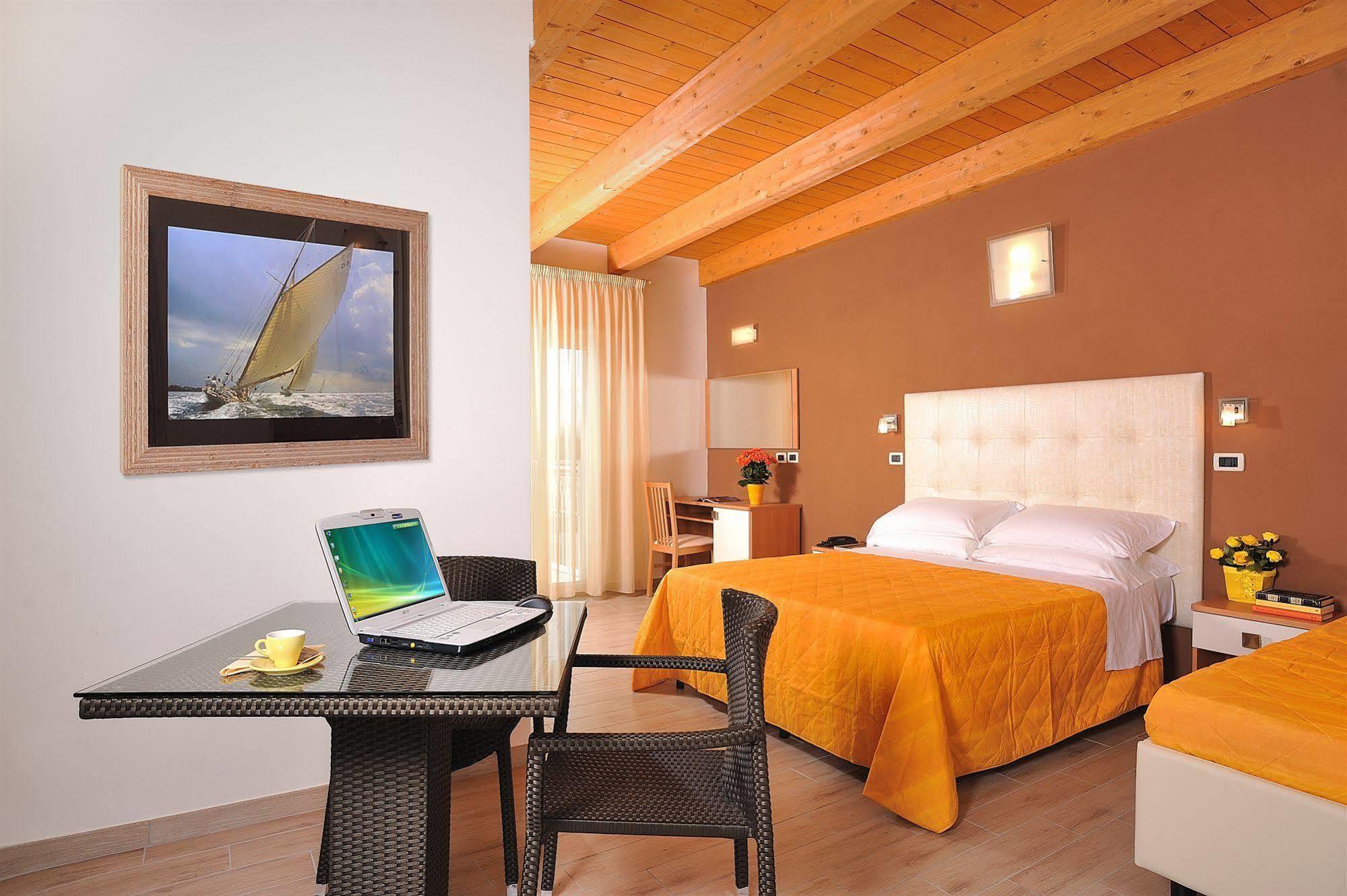 Hotel Favorita Cesenatico Buitenkant foto