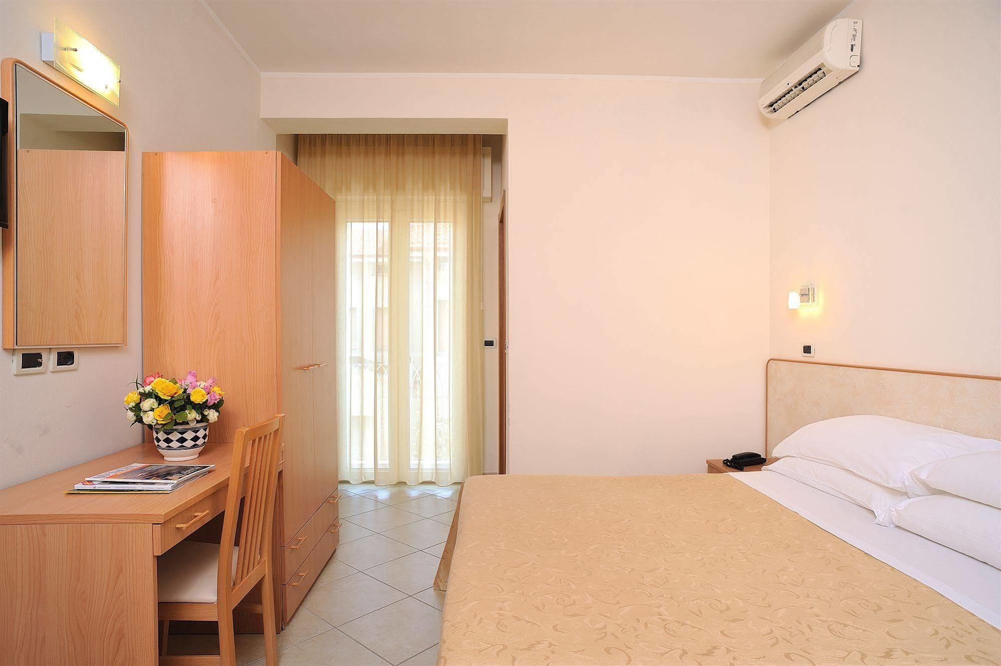 Hotel Favorita Cesenatico Buitenkant foto